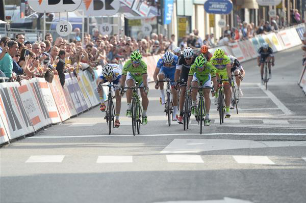 Peter Sagan wins stage 1